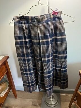 Women's Navy and Taupe Plaid Midi Skirt. Below the knee. Vintage wool skirt